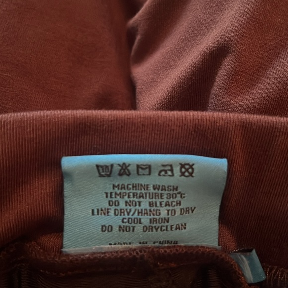 Women’s Hold Your Haunches Skirt. Size Large - Picture 5 of 5